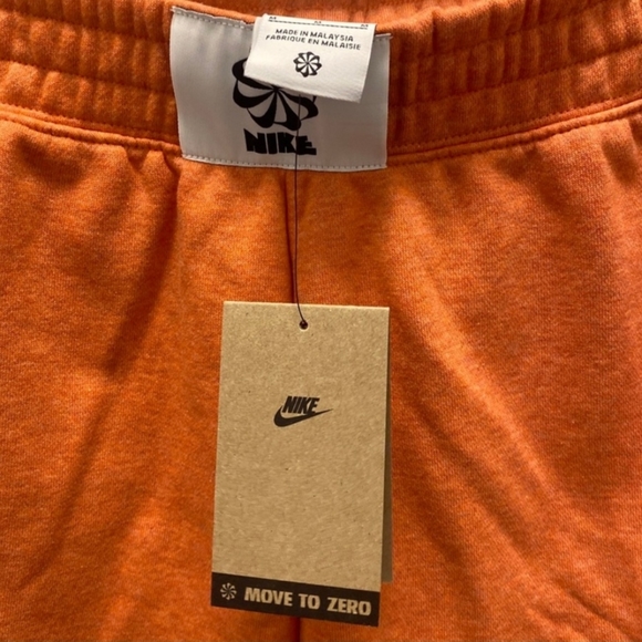 NWT Women's Nike Loose Fit High Rise Shorts - Picture 3 of 10